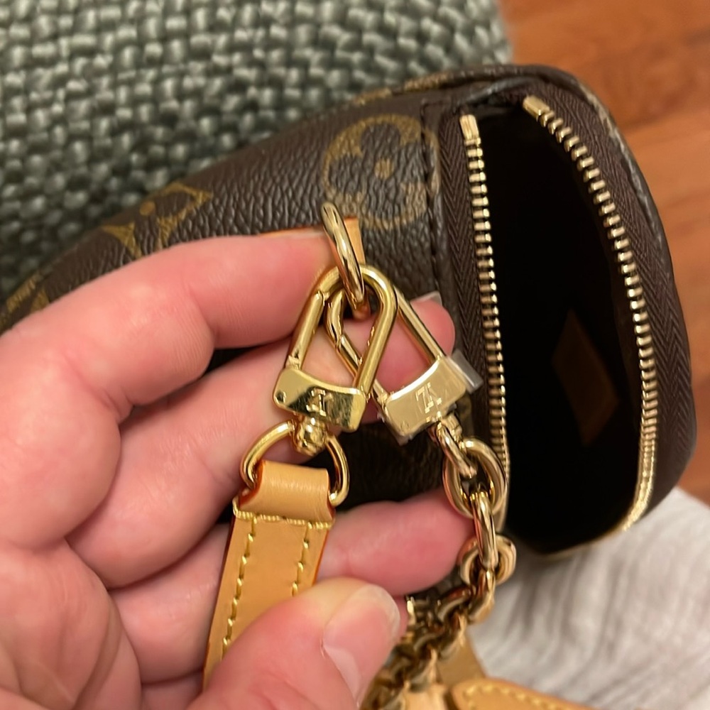 ❌SOLD OUT❌Louis Vuitton Monogram Mini Bumbag - Picture 5 of 10